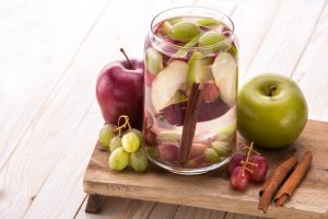 AGUA DE MANZANA Y CANELA